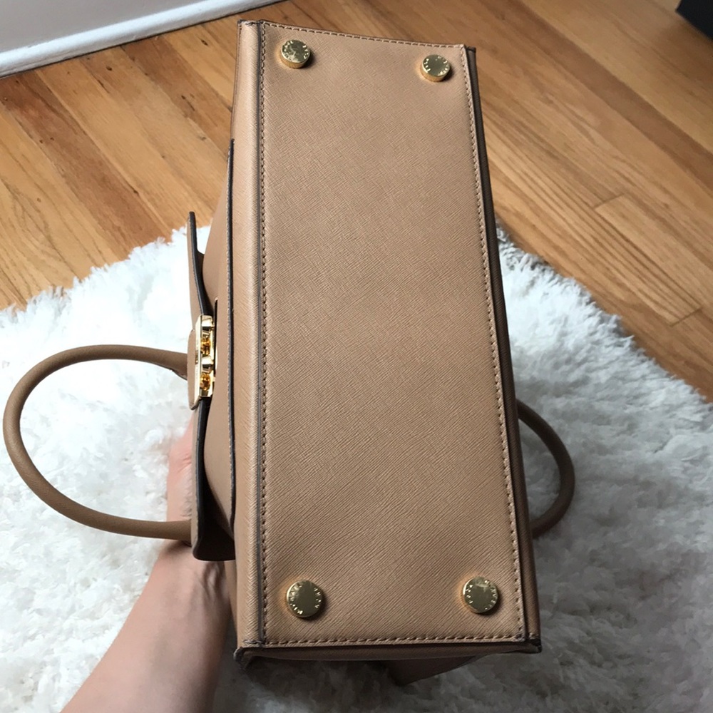 Michael Kors Bridgette Leather East West Bag - Picture 6 of 8